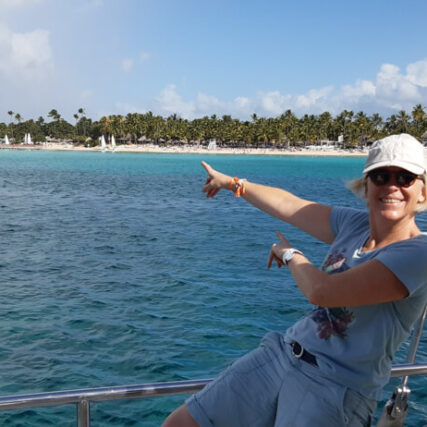 Auf dem Schiff an der Küste