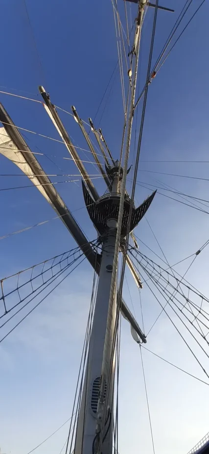 Mast auf dem Segelboot