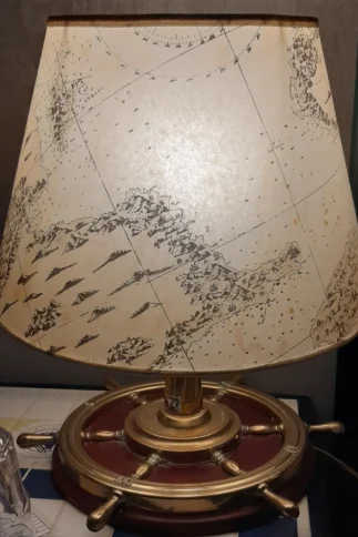 Nachttischlampe auf dem Segelboot