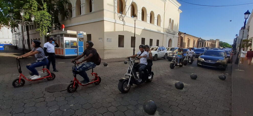 Auf dem Motorrad durch die Stadt